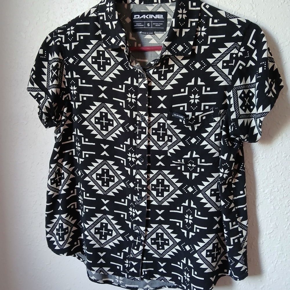 Dakine Black and White Button Down Shirt for Women